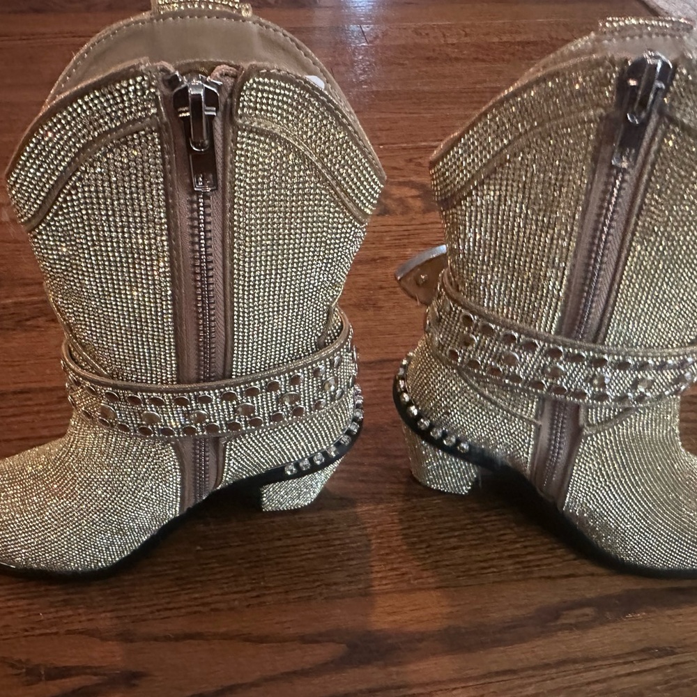 Dolls Kill club Exx sheriff shine Gold Rhinestone cowboy boots New wo box size 7
